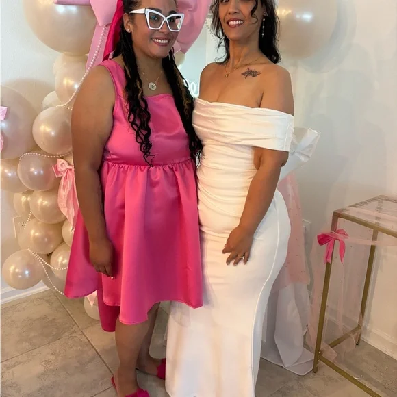 White Off-Shoulder Sleeveless Bridal /Bridal Shower Gown - Picture 3 of 3